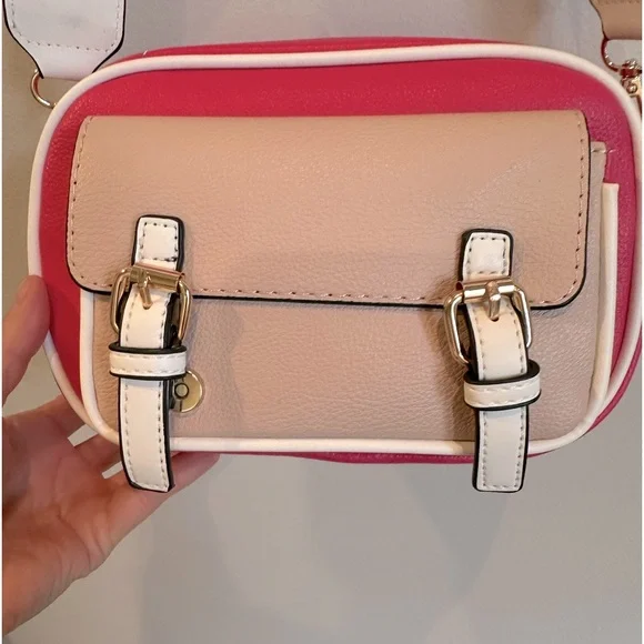 ♥️Pink Crossbody Camera Bag! NWT - Picture 2 of 3